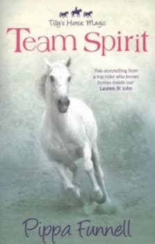 Team Spirit by Pippa Funnell Paperback