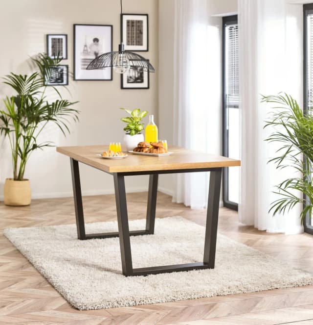 FurnitureboxUK FurnitureboxUK Cotswold Rectangular 6-Seater Oak Coloured Wooden Dining Table With Black Wooden Legs in Light Oak Light Oak One Size Un