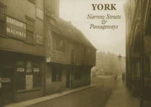 York Narrow Streets and Passageways by Barrie Law Paperback