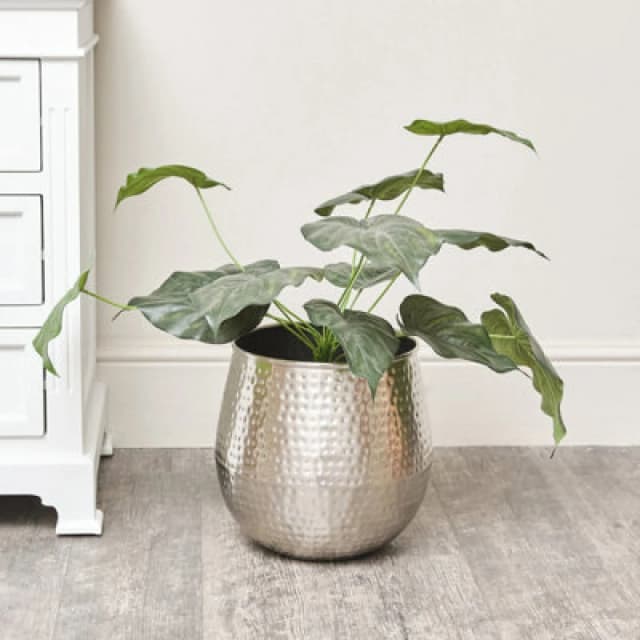 Melody Maison Medium Silver Hammered Metal Planter Silver