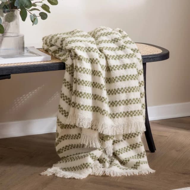 HOEM Clyne Striped Tasselled Throw in Olive Size: 130cm x 180cm Olive Unisex 130cm x 180 cm