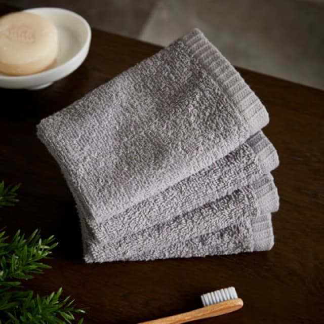 Catherine Lansfield Catherine Lansfield 'Quick Dry' Face Cloth 4 Pack in Grey Size: Face Towel Grey Face Towel Unisex 5057681106168