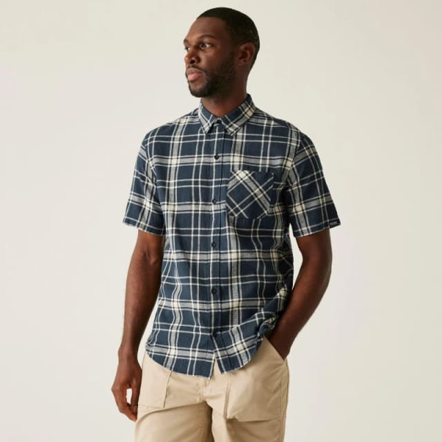 Regatta Regatta Men Loran Shirt in Navy Size: Small Navy S Male 5063516006695