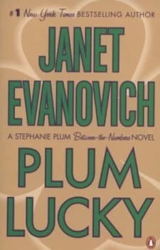 Plum Lucky by Janet Evanovich Paperback