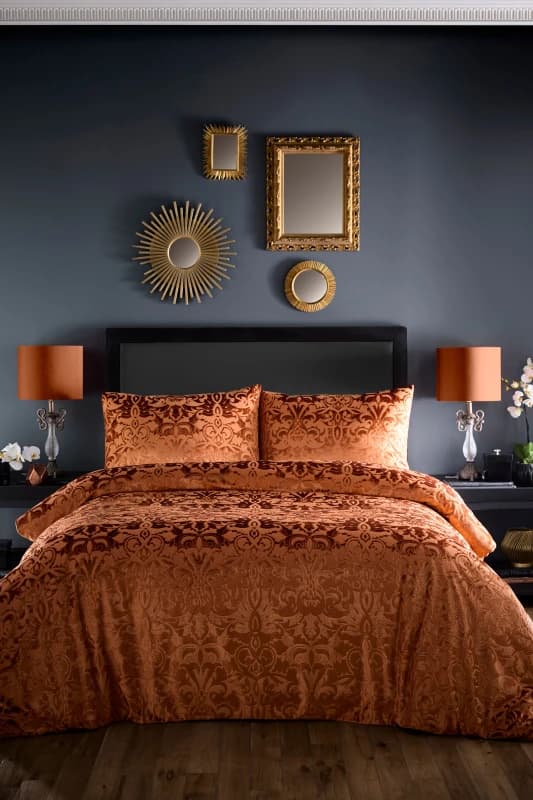 Laurence Llewelyn-Bowen Laurence Llewelyn-Bowen 'Firenza' Damask Velvet Duvet Cover Set in Red Size: Double Red Double Unisex 5056734224125