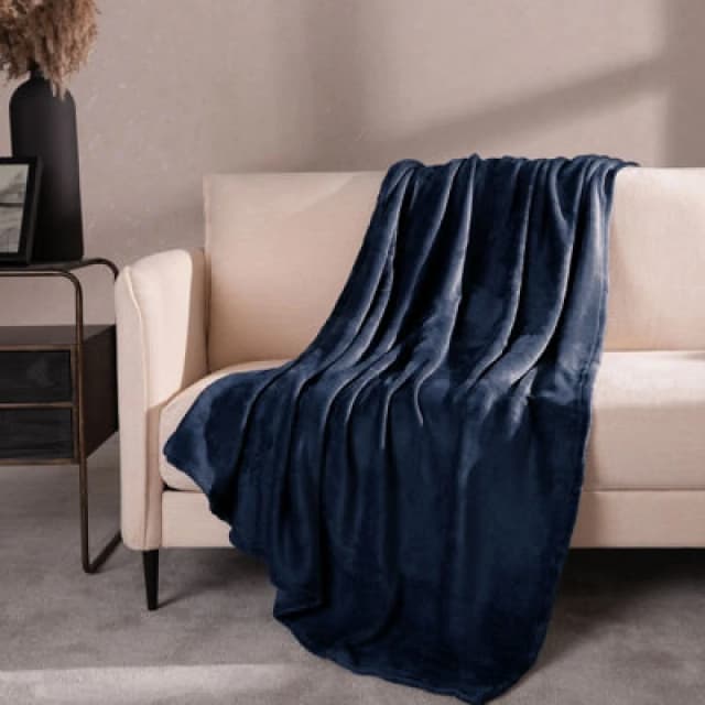 OHS OHS Ultra Soft Blanket Throw Warm Flannel Fleece in Dark Blue Size: 120cm x 150cm Dark Blue 120cm x 150cm Unisex 5027434005796