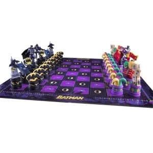 The Batman Chess Set The Dark Knight vs. The Joker Noble Collection