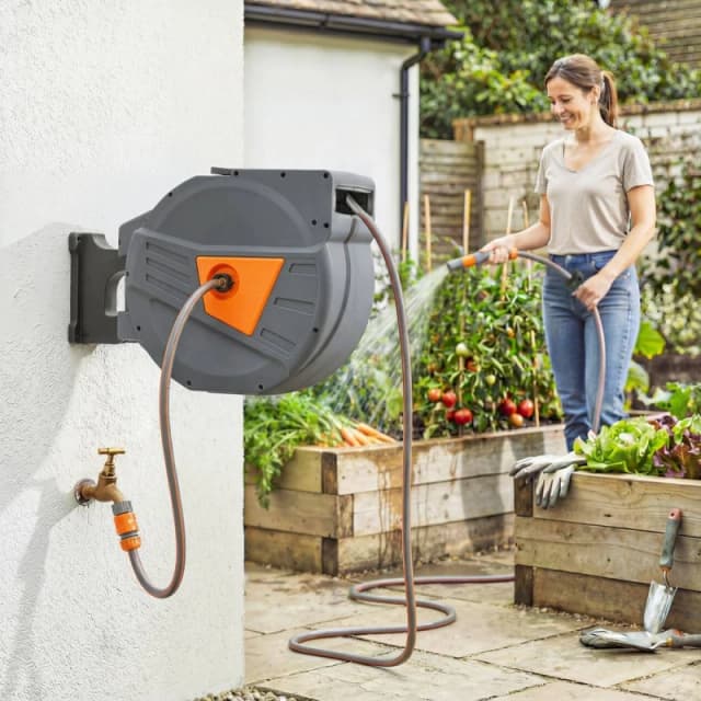 OUTSUNNY Retractable Hose Reel Wall Mounted, 40+2m Hose Pipe Reel in Grey Grey Unisex