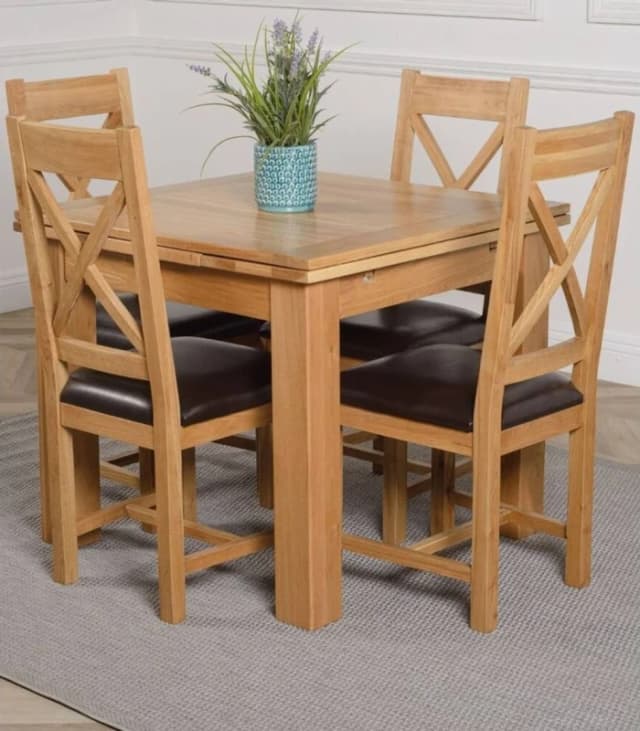 Thats Furniture Richmond 90-150cm Oak Extending Dining Table & 4 Berkeley Leather Chairs in Brown Brown Unisex