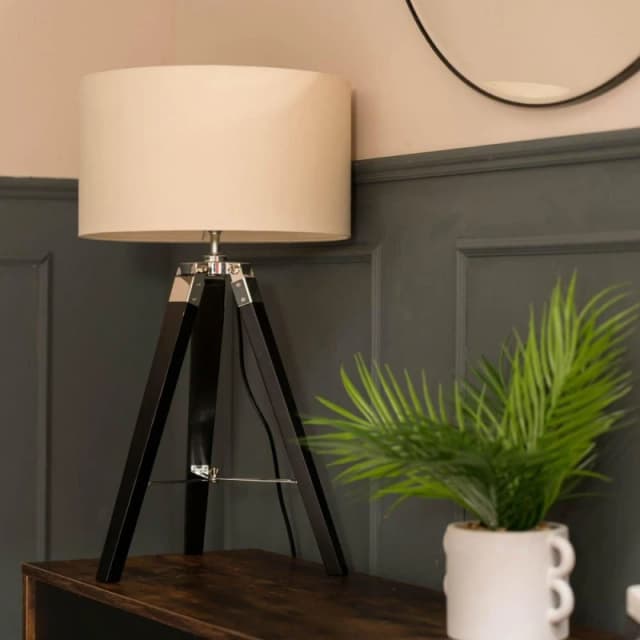 ValueLights Clipper Black Wood Tripod Table Lamp with Medium Natural Shade Black unisex