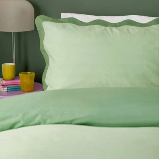 Furn Wiggle Scallop Duvet Cover Set in Green Size: Single Green Unisex Single
