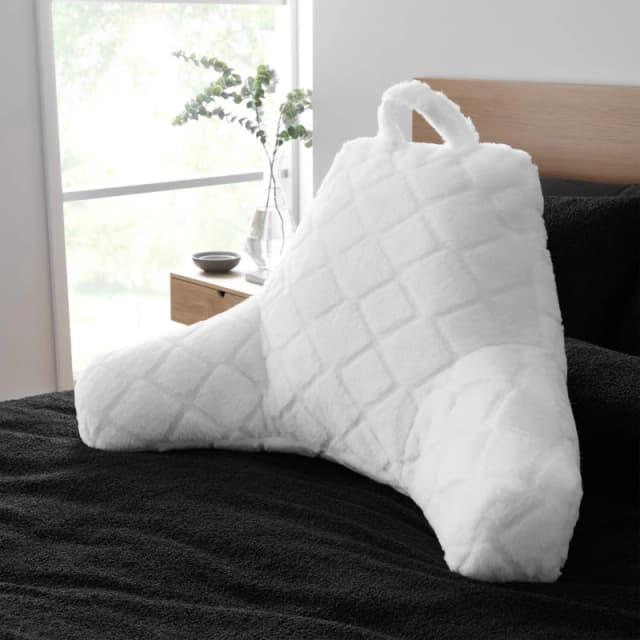 Catherine Lansfield Catherine Lansfield 'Cosy Diamond' Cushion in White Size: 43cm x 43cm White 43cm x 43cm Unisex 5057681948379