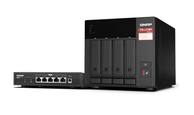 QNAP QNAP TS-473A + QSW-1105-5T Bundle Pack NAS Tower Ryzen Embedded V1500B 8GB DDR4 0 TB QNAP Turbo System Black TS-473A-SW5T