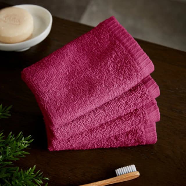 Catherine Lansfield 'Quick Dry' Face Cloth 4 Pack Bright Pink