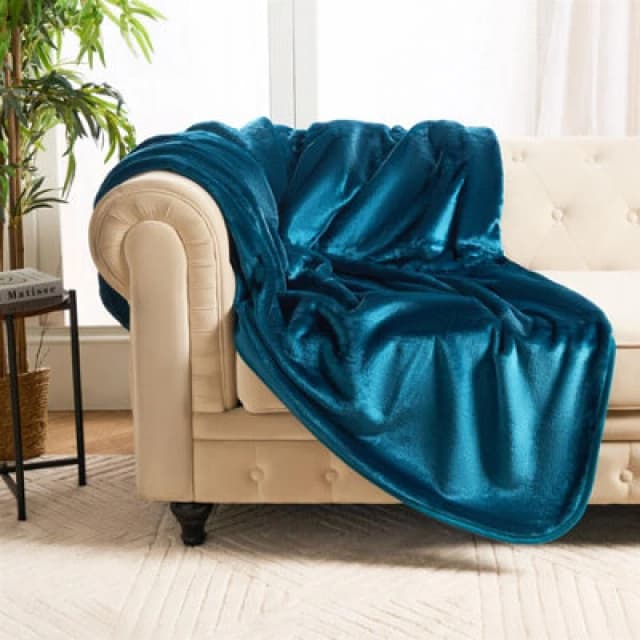 OHS OHS Luxury Faux Fur Large Mink Fleece Throw Blanket in Teal Size: 200cm x 240cm Teal 200cm x 240cm Unisex 5027434227389
