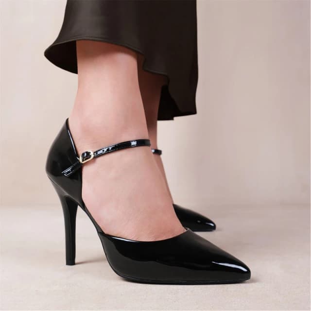 Where's That From 'Reflex' Mid High Heels With Pointed Toe Black