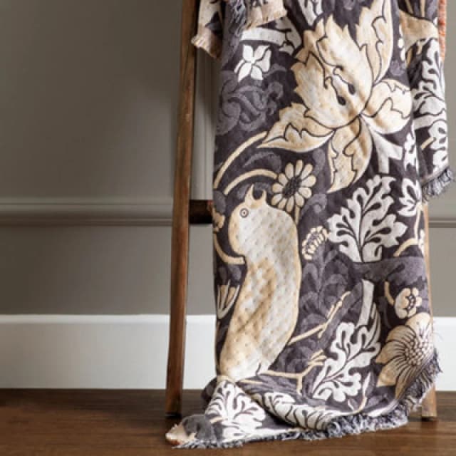 Morris & Co Morris & Co Strawberry Thief Jacquard Throw in Beige Size: 130cm x 170cm Beige 130cm x 170cm Unisex 5025532811646