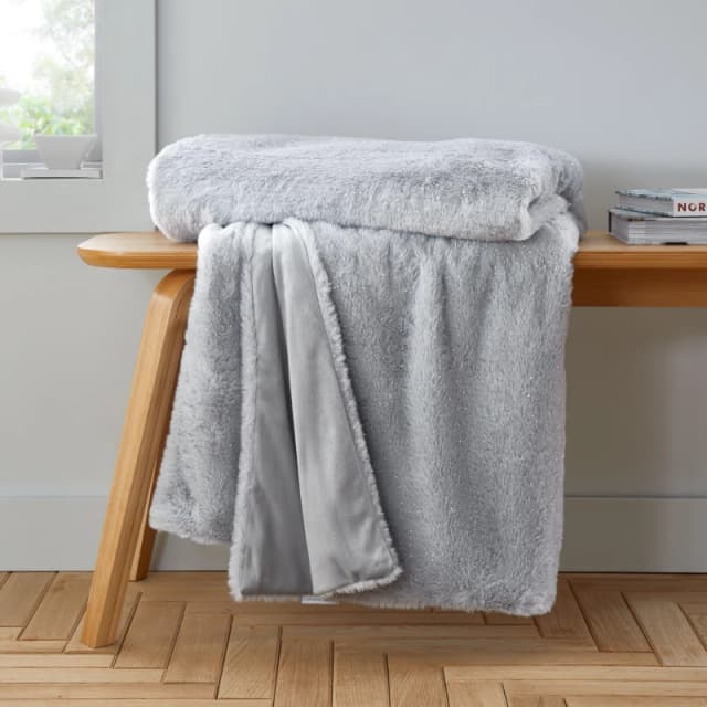 Catherine Lansfield Cosy Glamour Fur Blanket Throw Throws 130x170cm Silver 42621411001