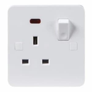 KnightsBridge Pure 4mm 1 Gang White 13a Switched Single Pole UK Plug Socket with Neon