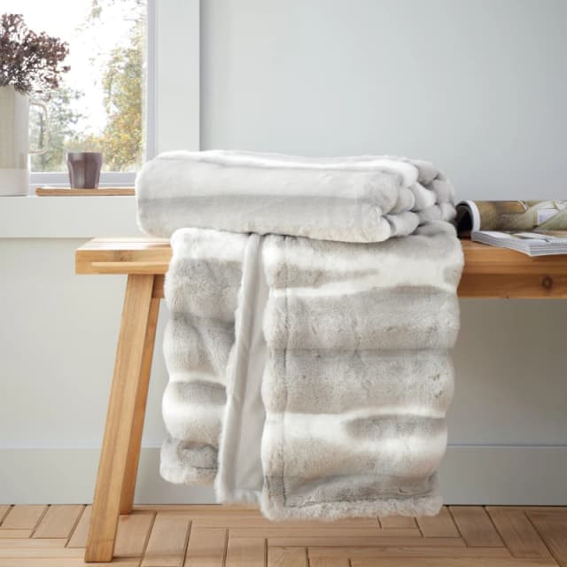 Catherine Lansfield Flint Cosy Faux Fur Blanket Throw Throws 130x170cm Silver 42633611001