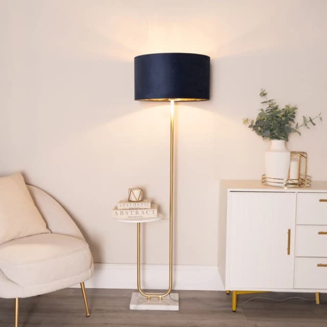 ValueLights ValueLights Tavel Gold Floor Lamp with Table and Velvet Drum with Gold Inner Lamp Shade in Dark Navy Dark Navy One Size Unisex 50594060614
