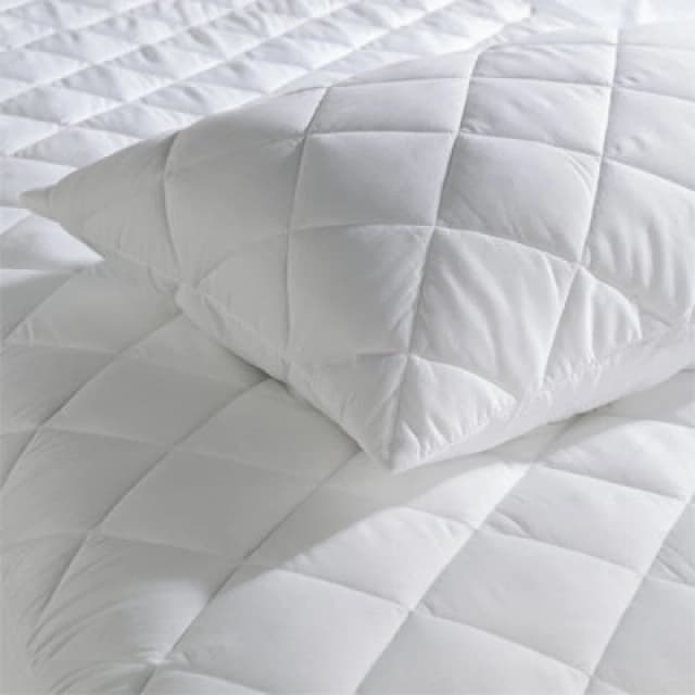 Ezysleep Ezysleep Quilted Protector with Pillow Protector Cases Set in White Size: Double White Double Unisex 5034567872003