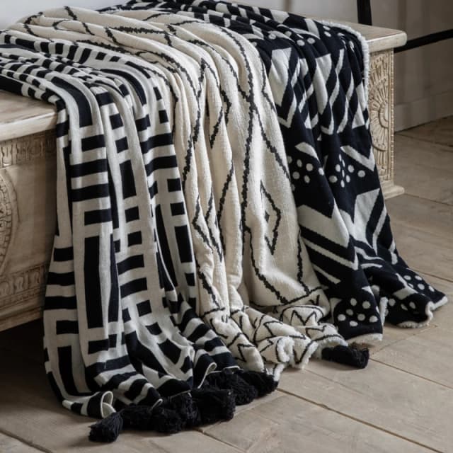Crossland Grove Merlin Knitted Tassel Throw Black 1300X1700Mm 5.05941E+12