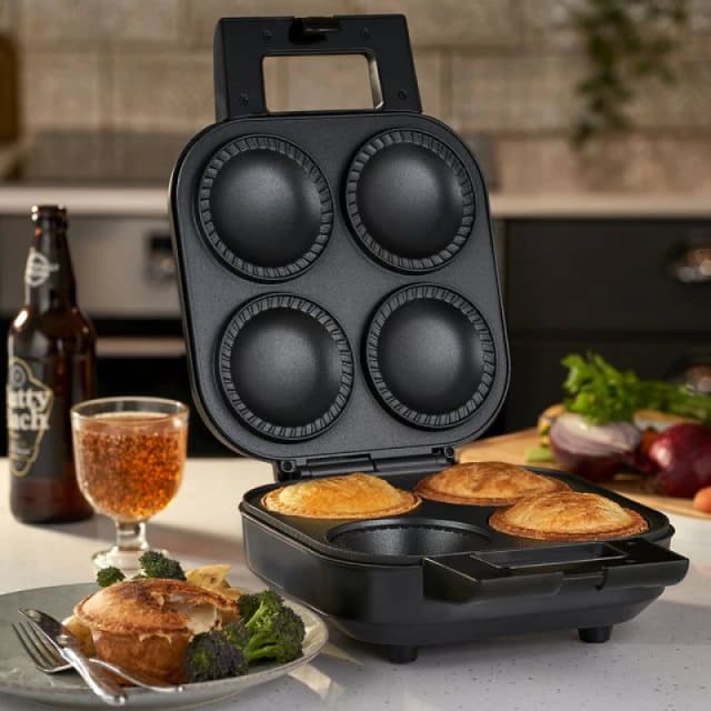 Cooks Professional Deep Fill Pie Maker with Crimping Edge, Spatula & Cutter - 4-Pie in Black Unisex