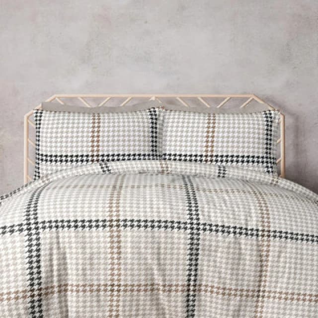 Smart Living Smart Living Luxury Easy Care Houndstooth Check Brushed Cotton Duvet Cover Set in Lilac Size: Double Lilac Double Unisex 5056557512478