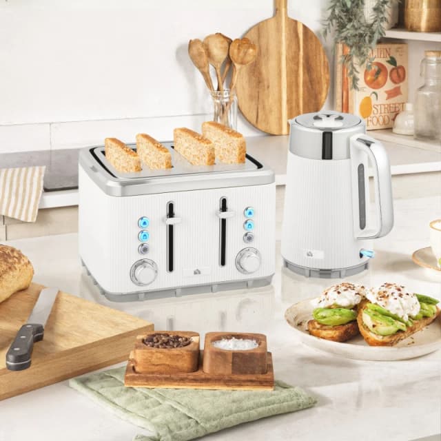 HOMCOM HOMCOM Rapid Boil Kettle and 4 Slice Toaster Set w/Strix Thermostat, 1.7L 3000W in White White One Size Unisex 5063603298019