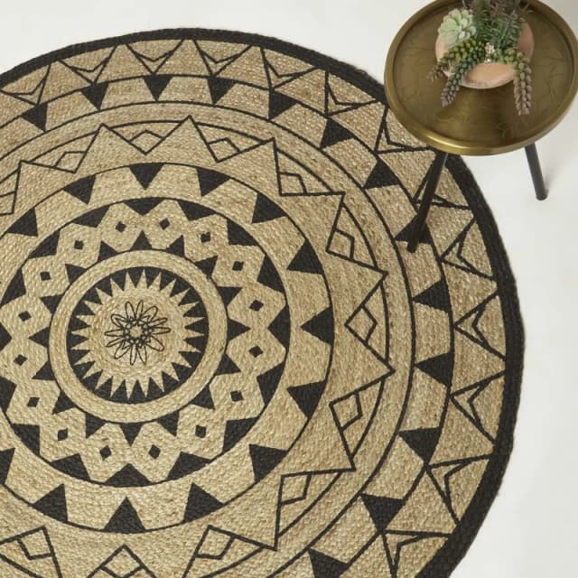 Homescapes Natural & Black Mandala Braided Jute Rug Size: 150cm diameter Natural Unisex 150cm diameter