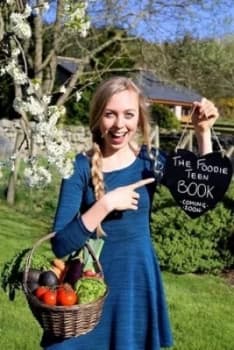 The Foodie Teen by Alessandra Peters Hardback