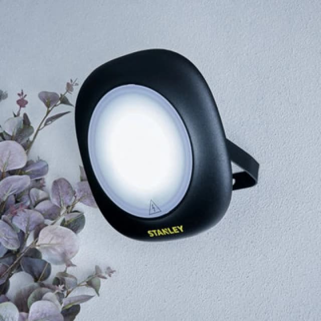 Stanley Round Floodlights Black Mains-Powered Cool Daylight LED Without Sensor Slimline Floodlight 4500Lm
