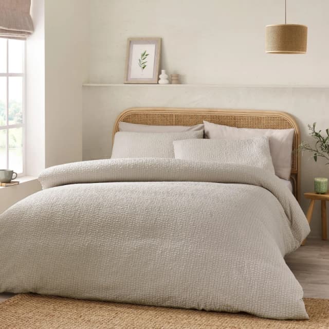 Catherine Lansfield Catherine Lansfield 'Crinkle Seersucker' Duvet Cover Set in Natural Size: Double Natural Double Unisex 5057681187624
