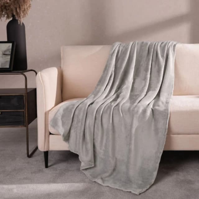 OHS OHS Ultra Soft Flannel Fleece Throw Blanket in Dark Grey Size: 120cm x 150cm Dark Grey 120cm x 150cm Unisex 5027434145881