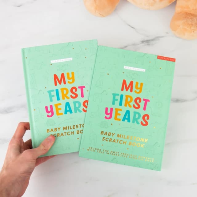 Gift Republic 100 Baby Milestones Scratchbook Green unisex small