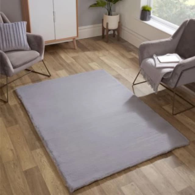 The Linen Consultancy The Linen Consultancy TLC 5 Star Hotel Concept Luxury Faux Fur Silver Rug Size: 60cm x 100cm Silver 60cm x 100cm Unisex 505559