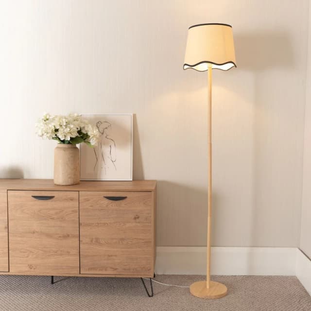 ValueLights Heather Light Wood Single Stem Floor Lamp with Scallop Edge Tapered Lamp Shade Black