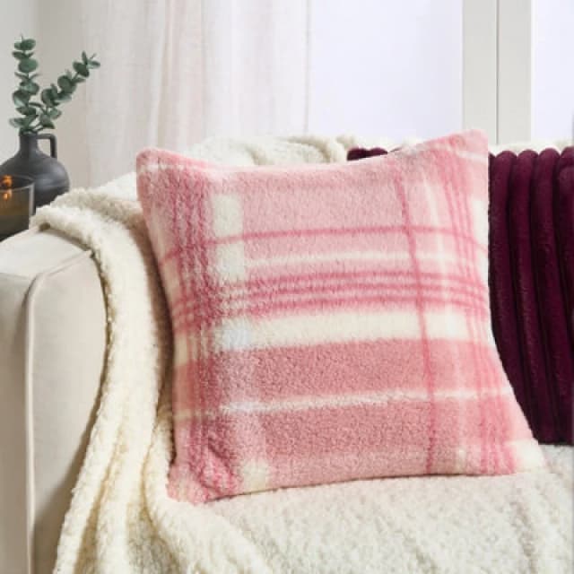OHS OHS 2 x Winter Check Teddy Fleece Square Cushion Covers in Baby Pink Size: 45cm x 45cm Baby Pink 45cm x 45cm Unisex 5027434235889