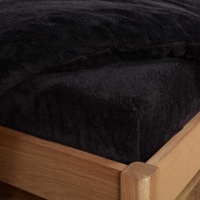 OHS OHS Teddy Fleece Thermal Fitted Bed Sheet in Black Size: Single Fitted Black Single Fitted Unisex 5027434008971