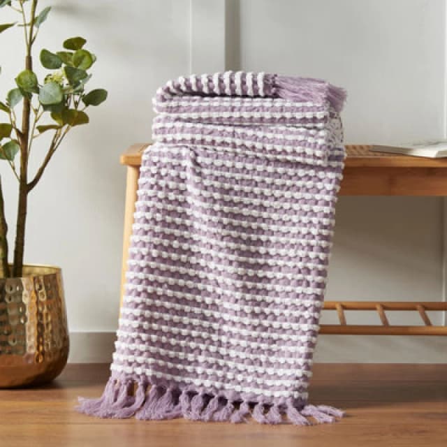 Catherine Lansfield Catherine Lansfield 'Stab Stitch' Blanket Throw in Lilac Size: 125cm x 150cm Lilac 125cm x 150cm Unisex 5057681178059