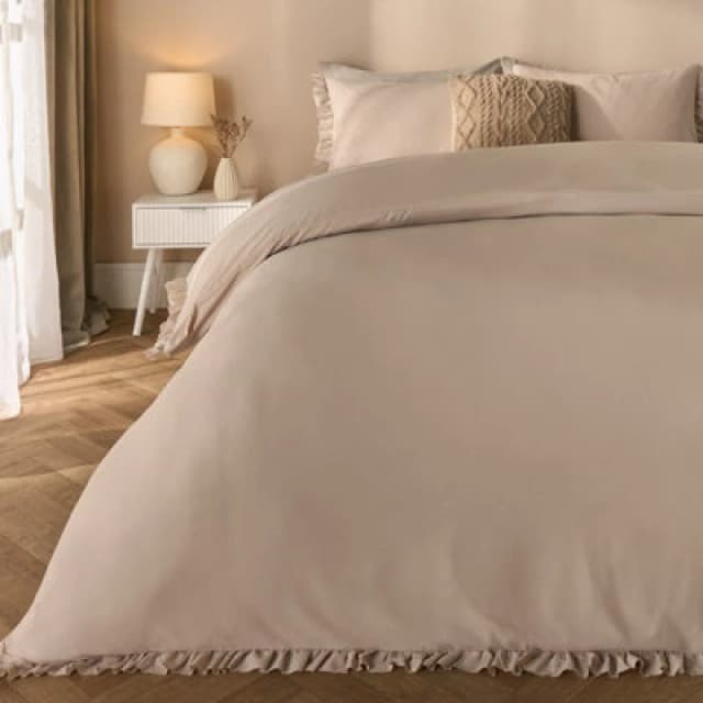 OHS OHS Frill Edge Decor Duvet Cover with Pillowcase Bedding Set in Natural Size: Double Natural Double Unisex 5027434204663