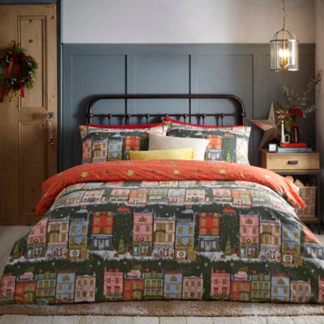 Furn Furn Christmas Spirit Duvet Cover Set in Green Size: Super King Green Super King Unisex 5025532750198