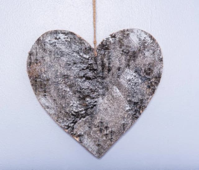 Shatchi 20cm Heart Shape Birch Bark Wooden Christmas Wall Hanging Decoration Brown