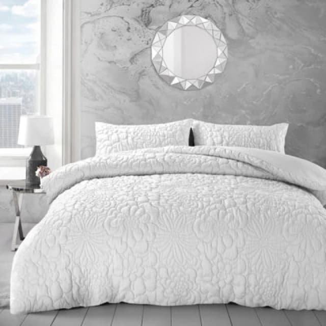 Velosso Luxury Pinsonic Geometric Duvet Cover & Pillowcase Set, Easy-Care Chic Decor For Modern Bedroom Ensemble - White