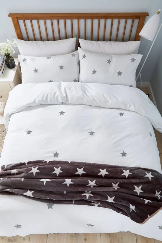 Helena Springfield 'Tufted Star Grey' Duvet Cover Set in White Size: Double White Unisex Double