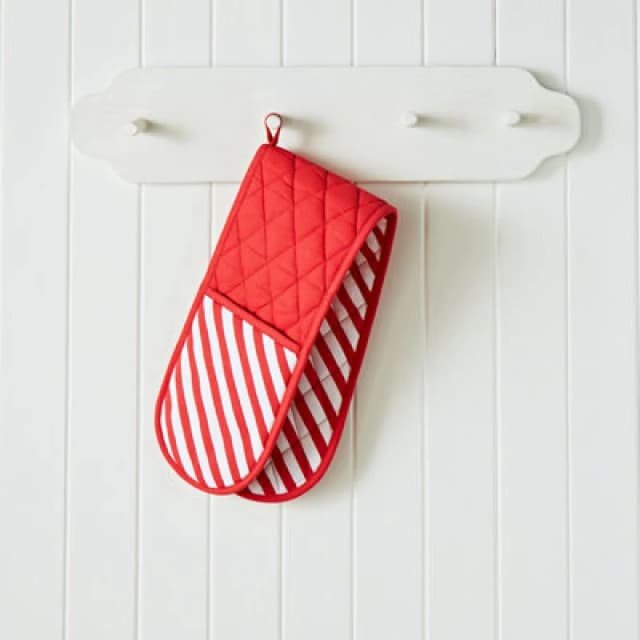 Catherine Lansfield Christmas Candy Cane Oven Glove Red