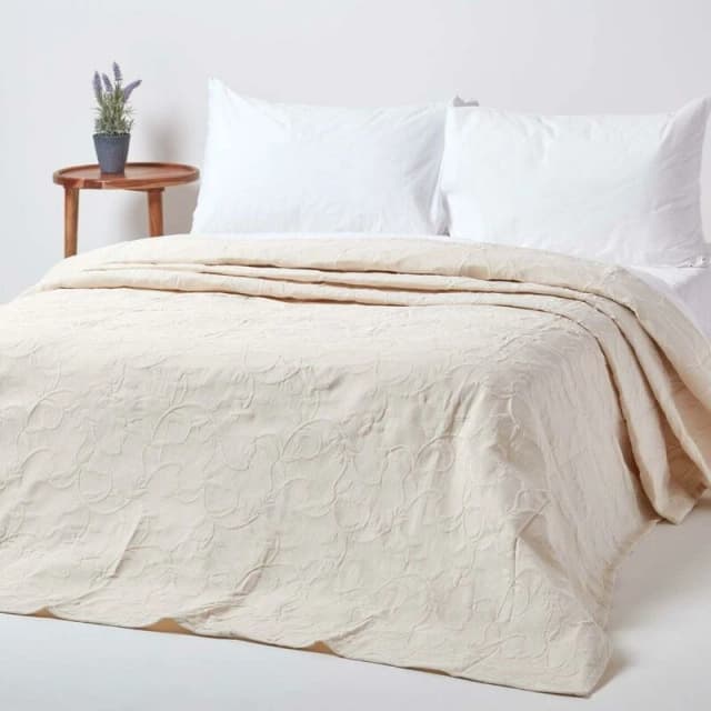 Homescapes Cream Cotton Rich Floral Metelasse Pattern Bedspread, King