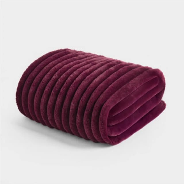 OHS OHS Ribbed Faux Fur Throw Super Soft Fluffy Thick Fleece Bed Blanket in Burgundy Size: 125cm x 150cm Burgundy 125cm x 150cm Unisex 5027434227853