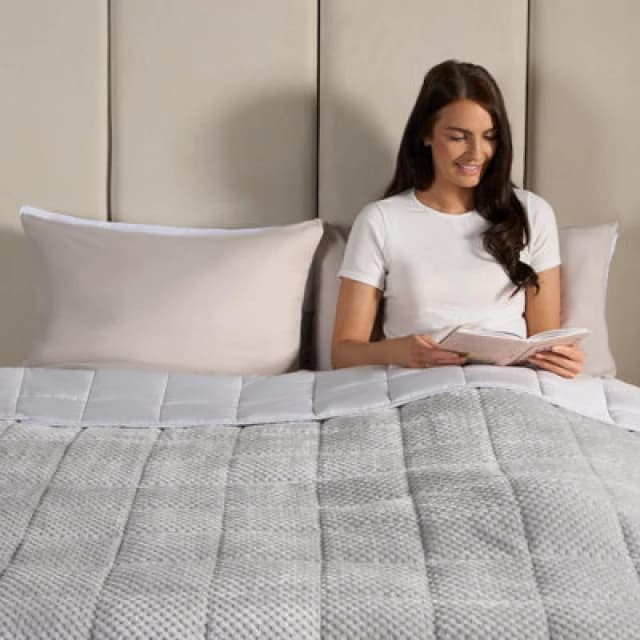 OHS OHS Waffle Fleece Soft Warm Weighted Blanket - 8kg in Light Grey Size: 150cm x 200cm Light Grey 150cm x 200cm Unisex 5027434192847